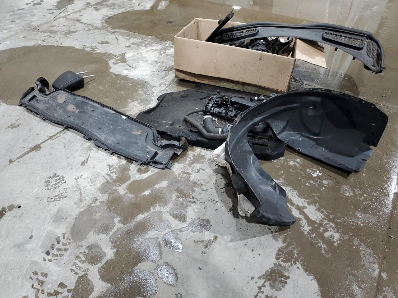 2017 Ford Escape VIN 1FMCU9G9XHUD31355 Copart auction photo, mechanical damage thumbnail 13