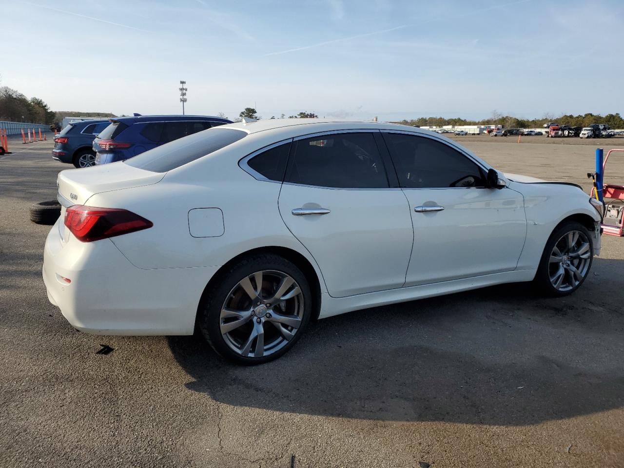 2015 Infiniti Q70 VIN JN1BY1AR6FM561375 Copart auction photo, front end / minor dent/scratches damage thumbnail 3