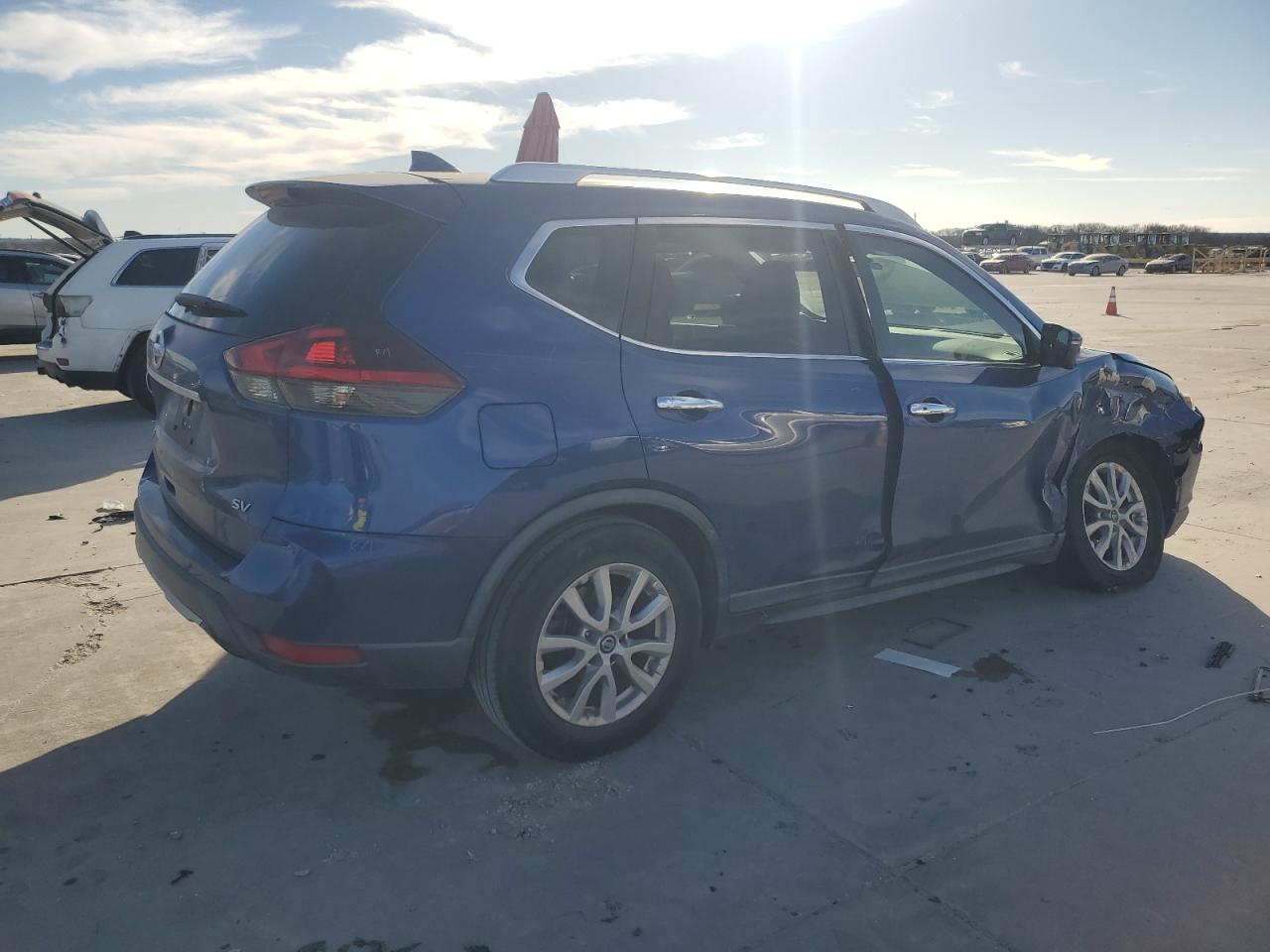 2018 Nissan Rogue VIN KNMAT2MT2JP511150 Copart auction photo, front end / side damage thumbnail 3