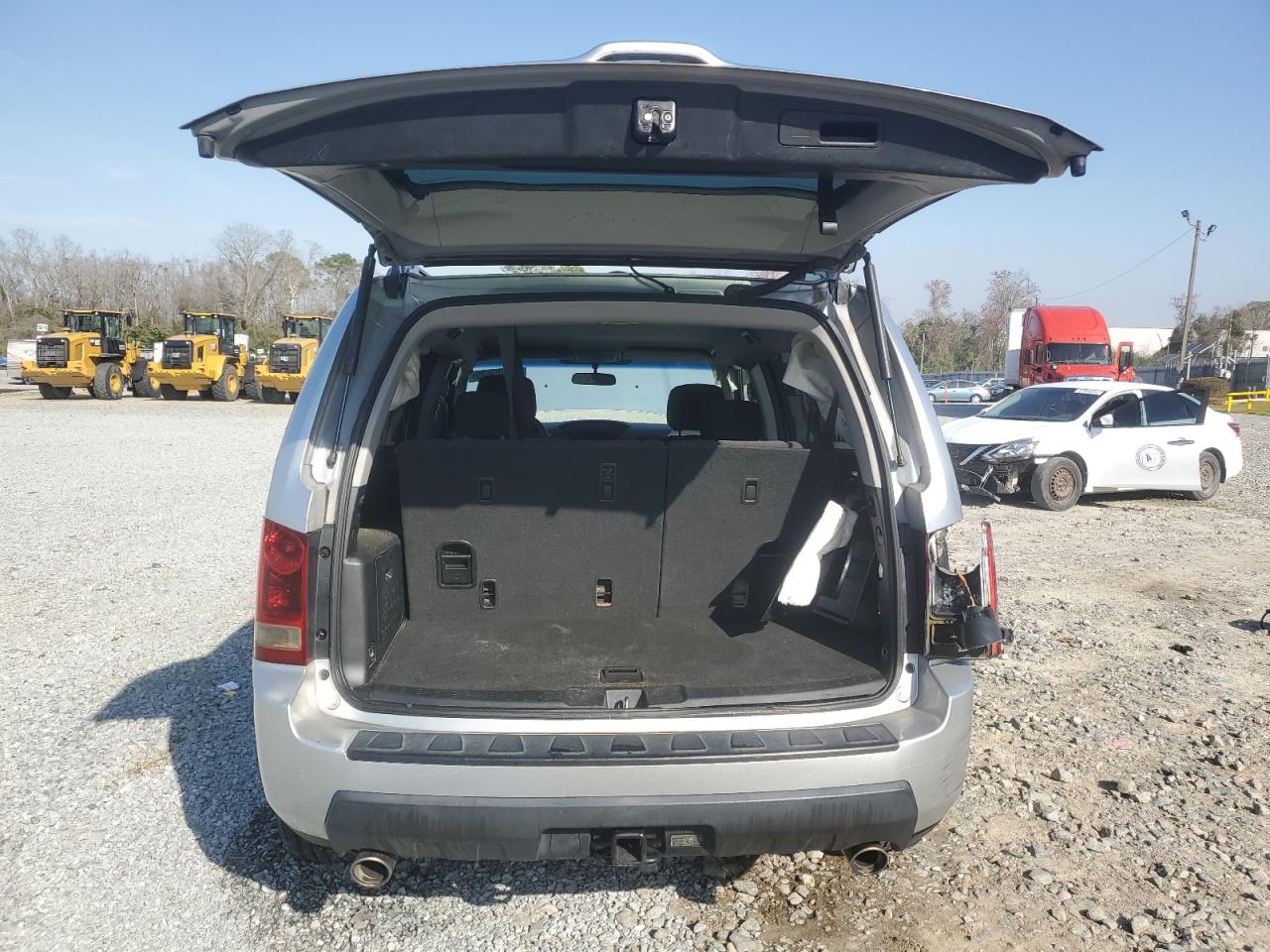 2011 Honda Pilot VIN 5FNYF3H44BB011579 Copart auction photo, side / rear end damage thumbnail 6