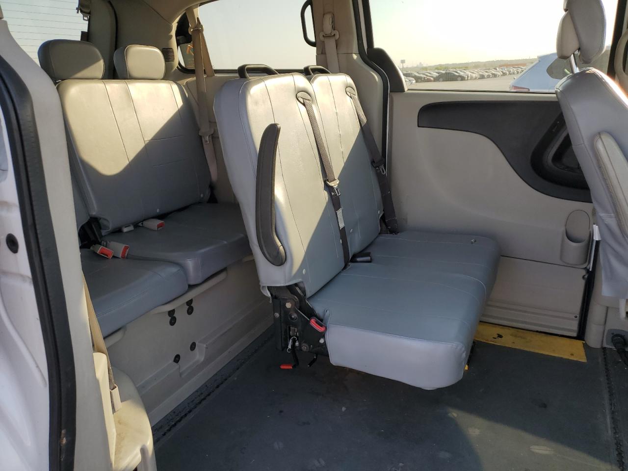 2017 Dodge Caravan VIN 2C4RDGBG2HR768031 Copart auction photo, minor dent/scratches damage thumbnail 11