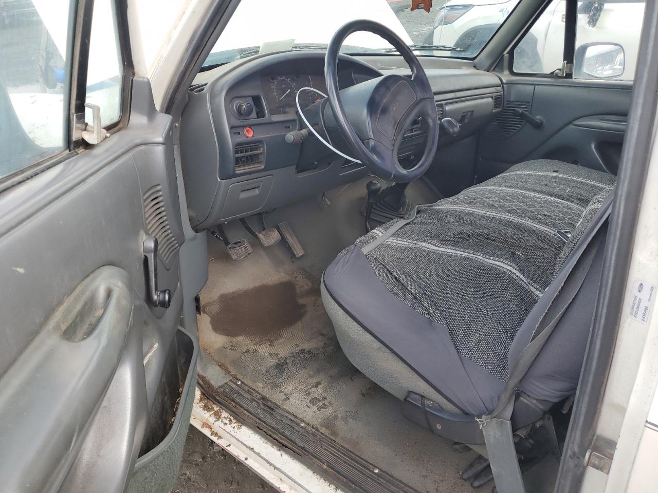 1992 Ford F-150 VIN 1FTEF14Y2NLA24350 Copart auction photo, all over damage thumbnail 8