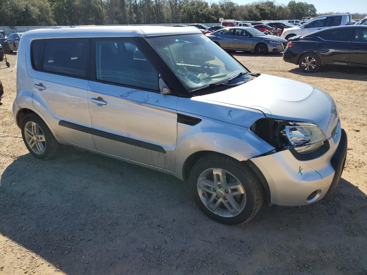 2011 KIA Soul VIN KNDJT2A22B7275726 Copart auction photo, front end / minor dent/scratches damage thumbnail 4
