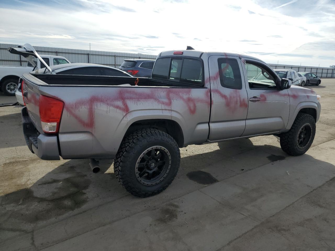 2017 Toyota Tacoma VIN 5TFSX5EN4HX049193 Copart auction photo, vandalism damage thumbnail 3
