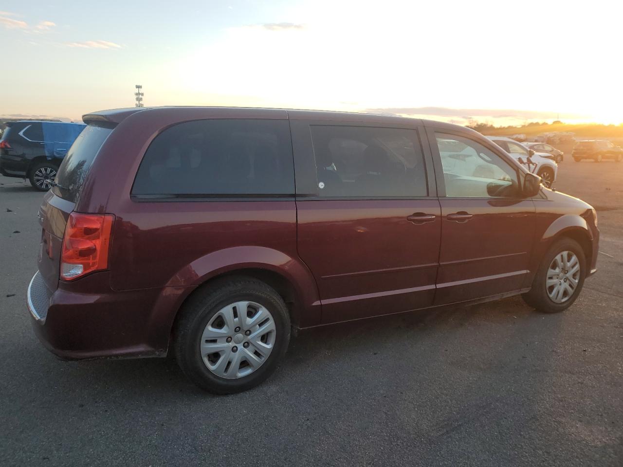 2017 Dodge Caravan VIN 2C4RDGBG8HR647293 Copart auction photo, minor dent/scratches damage thumbnail 3