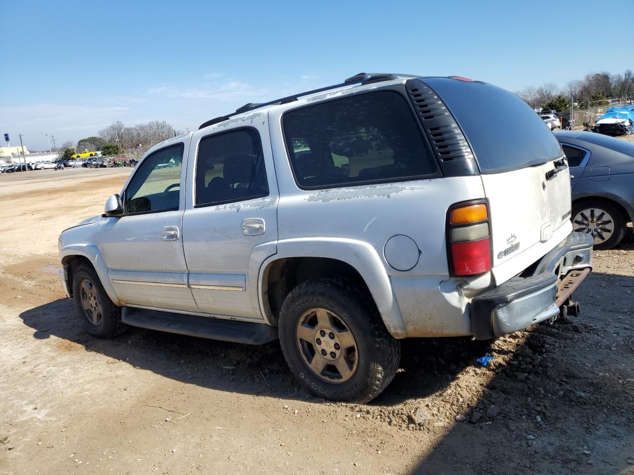 2004 Chevrolet Tahoe VIN 1GNEC13Z24J136649 Copart auction photo, side / front end damage thumbnail 2
