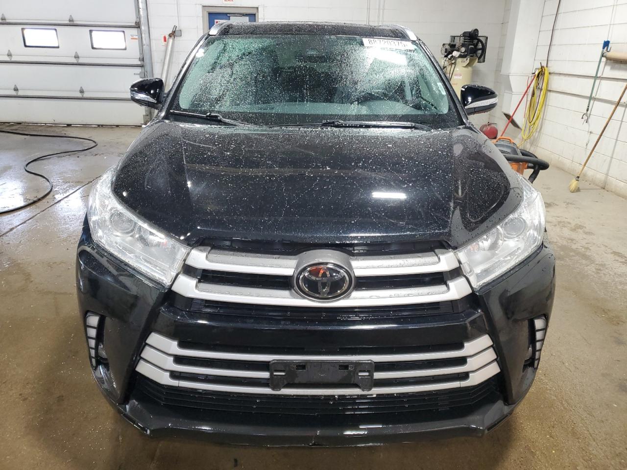 2019 Toyota Highlander VIN 5TDJZRFH4KS588951 Copart auction photo, side damage thumbnail 5