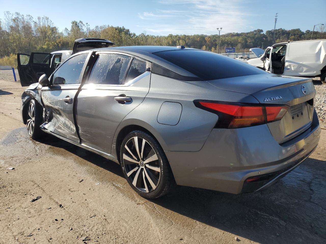 2020 Nissan Altima VIN 1N4BL4CVXLC236145 Copart auction photo, front end / side damage thumbnail 2