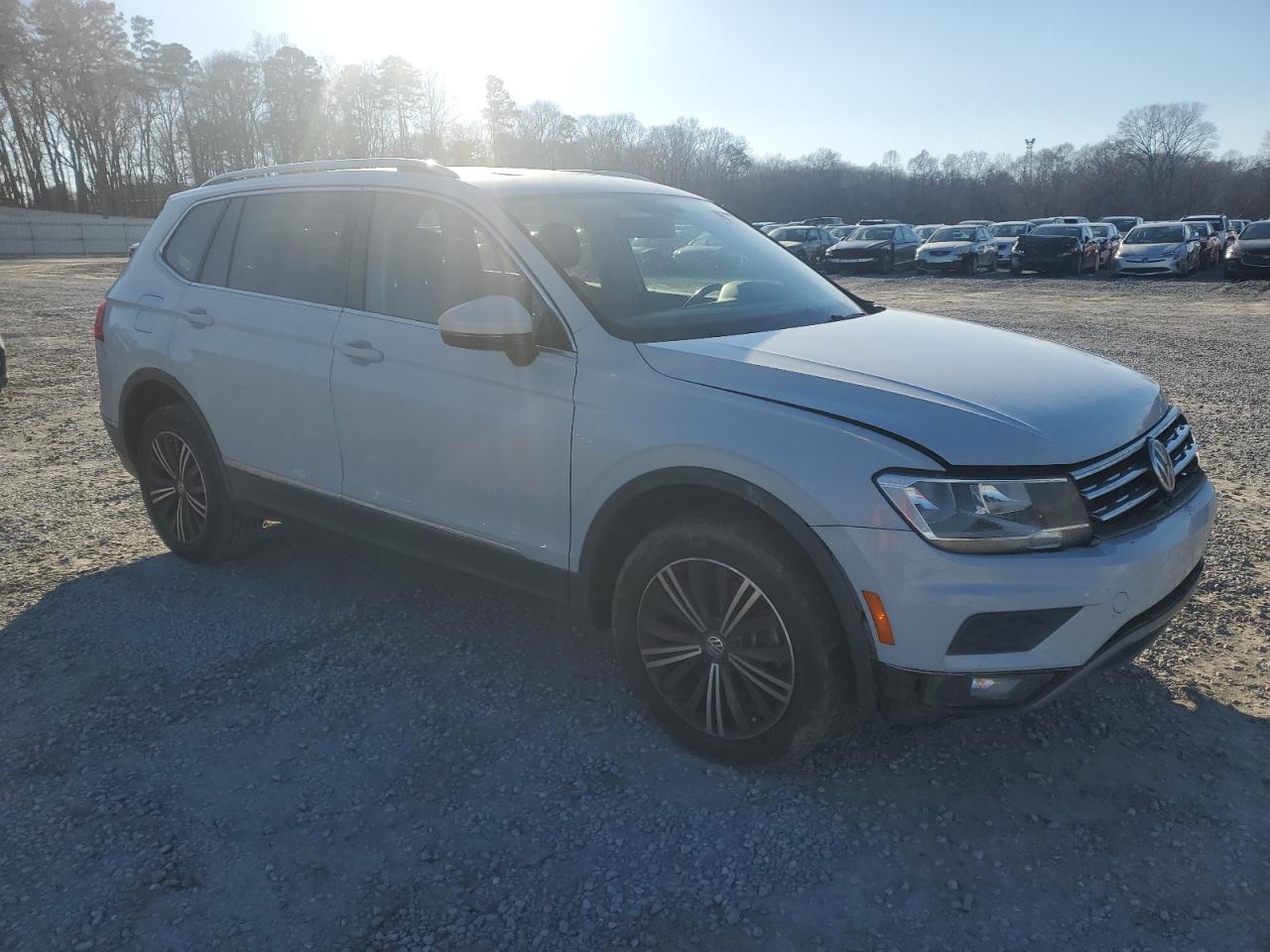 2018 Volkswagen Tiguan VIN 3VV2B7AX4JM208695 Copart auction photo, front end / minor dent/scratches damage thumbnail 4