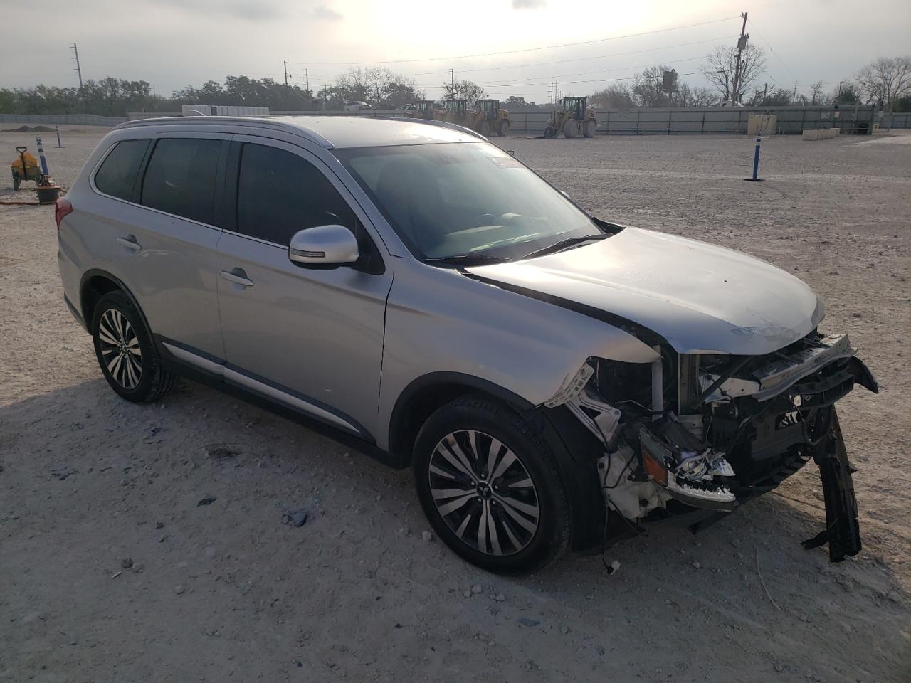 2019 Mitsubishi Outlander VIN JA4AZ3A30KJ001063 Copart auction photo, front end / minor dent/scratches damage thumbnail 4