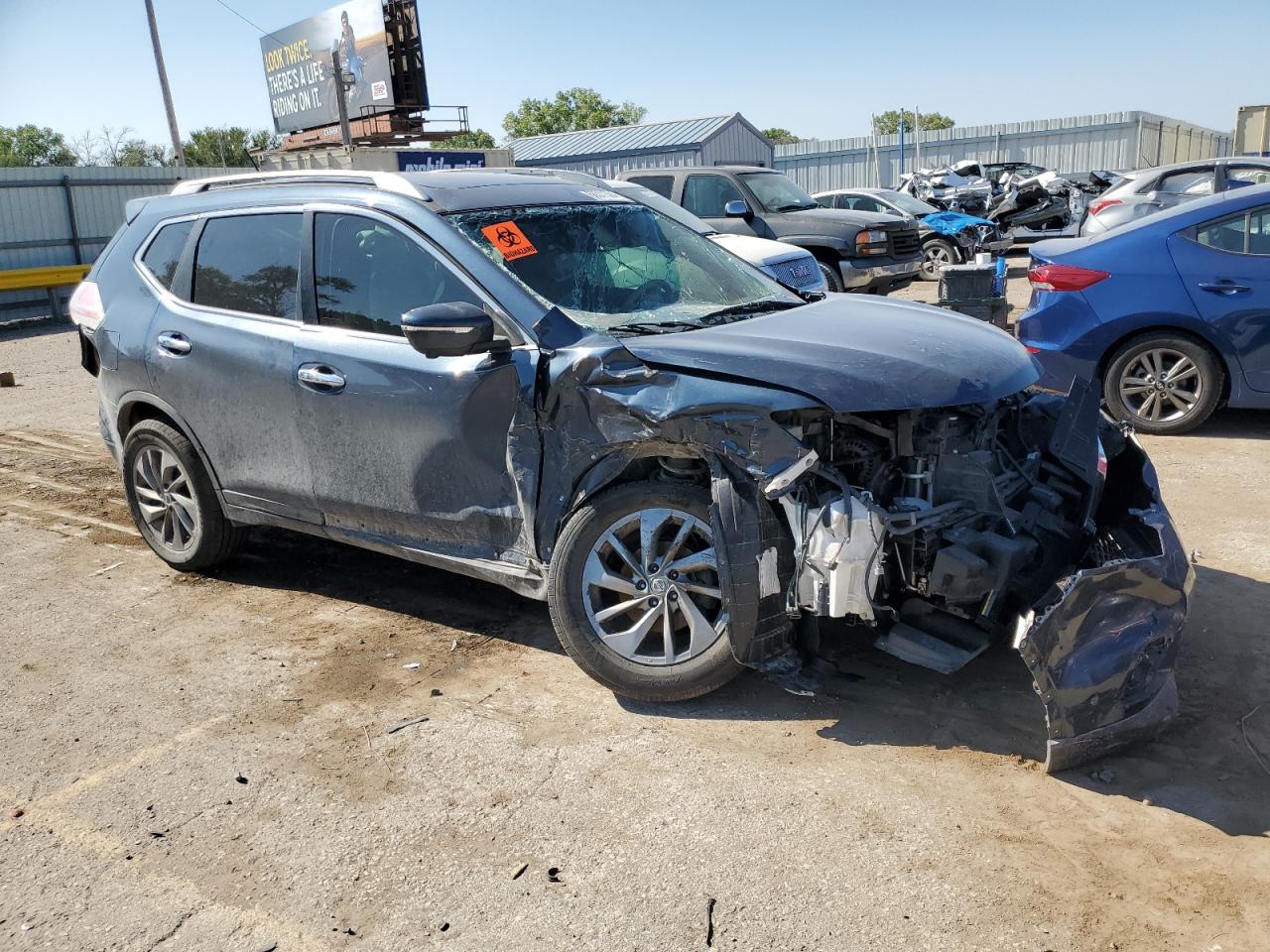 2015 Nissan Rogue VIN 5N1AT2MV7FC870862 Copart auction photo, front end / side damage thumbnail 4