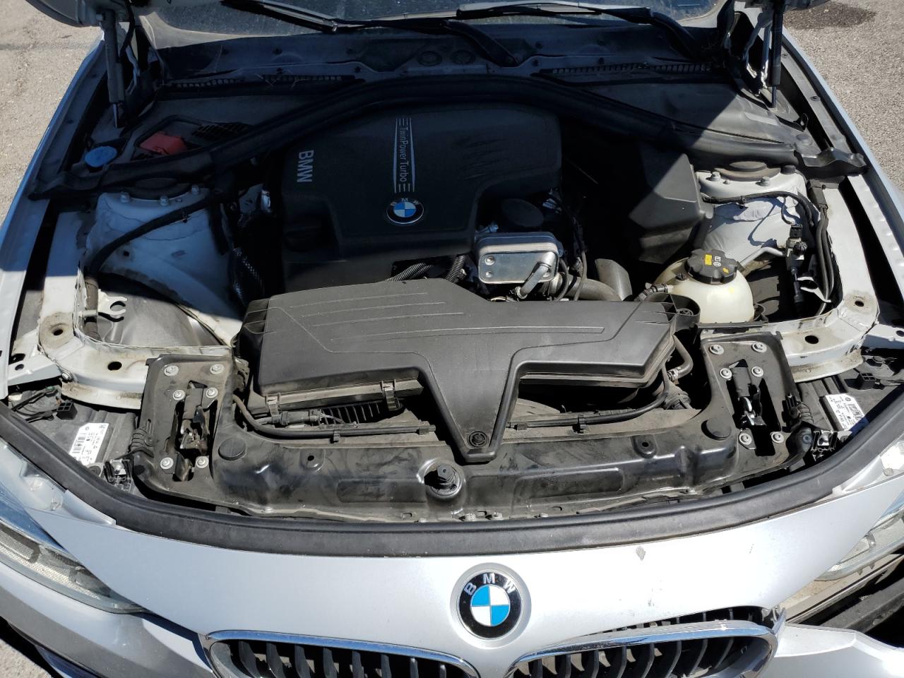 2016 BMW 3er VIN WBA8E3G52GNU04872 Copart auction photo, front end damage thumbnail 13