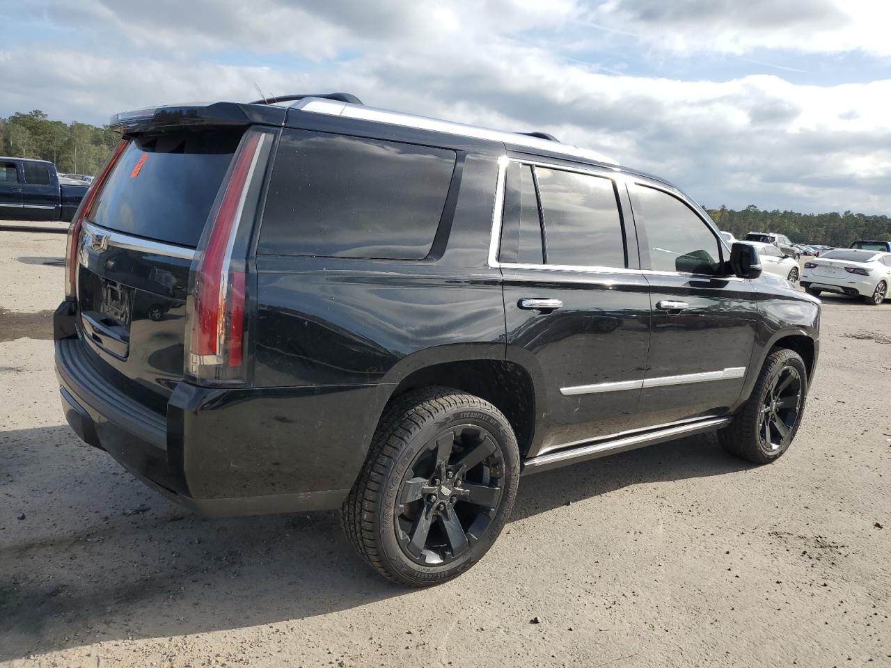 2019 Cadillac Escalade VIN 1GYS3DKJ9KR130784 Copart auction photo, biohazard/chemical / top/roof damage thumbnail 3