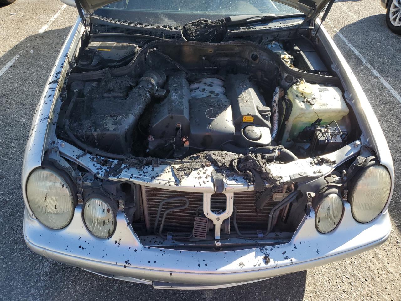 2001 Mercedes-Benz CLK-klasse VIN WDBLJ65G91T082683 Copart auction photo, burn - engine damage thumbnail 11
