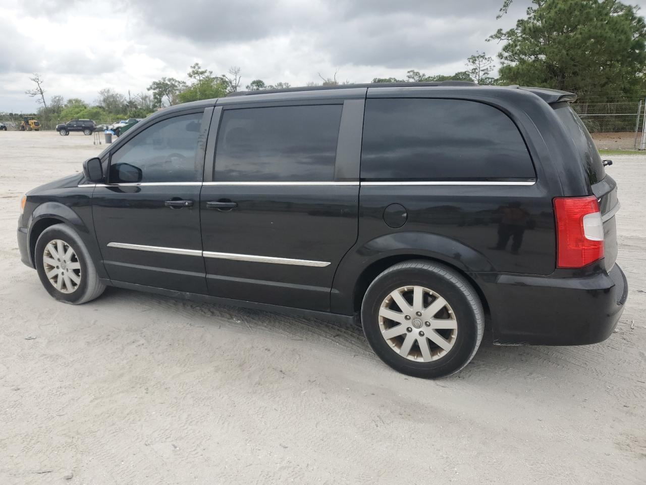 2016 Chrysler Town & Country VIN 2C4RC1BGXGR298474 Copart auction photo, minor dent/scratches damage thumbnail 2