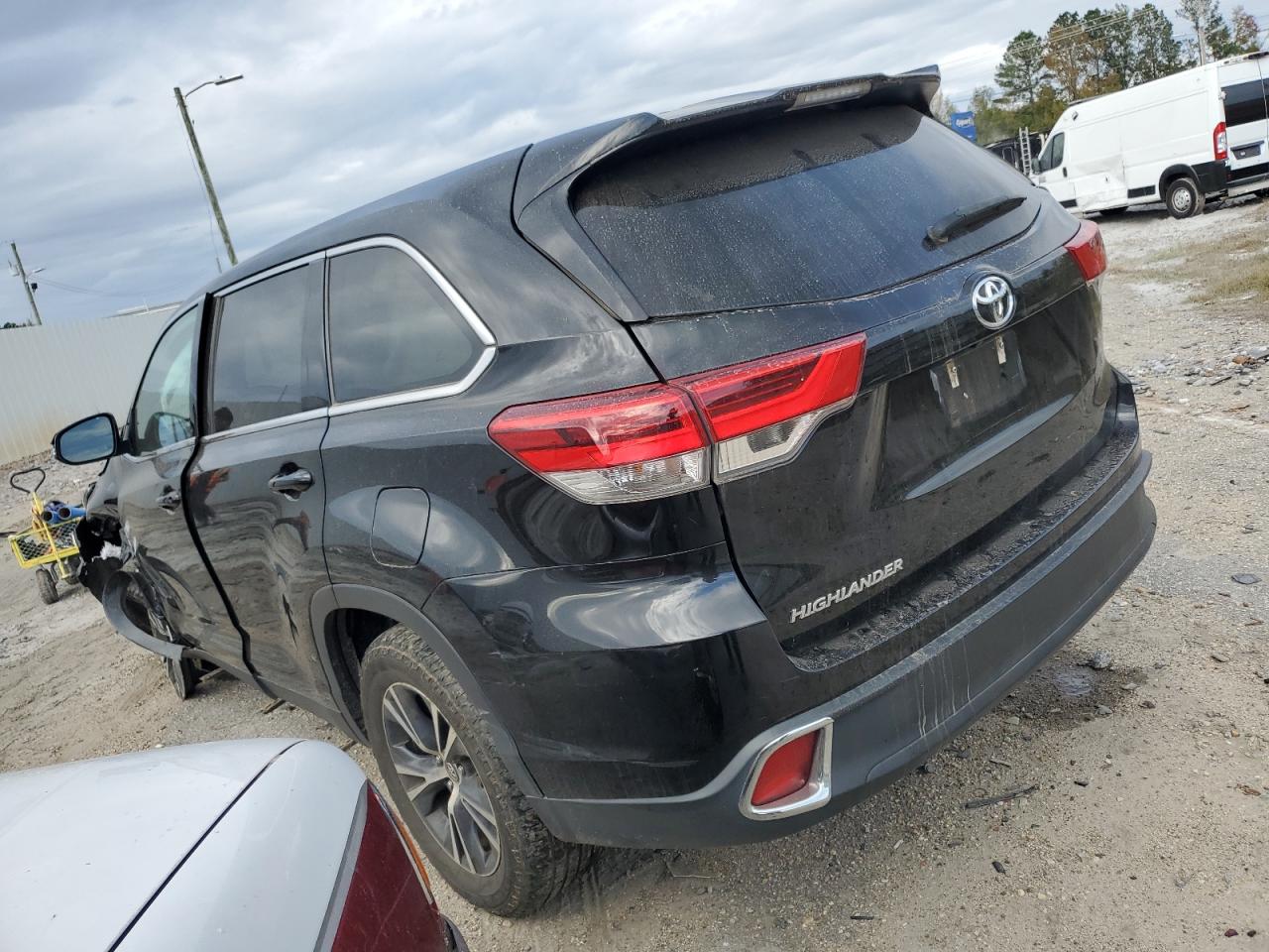 2019 Toyota Highlander VIN 5TDZZRFH1KS355385 Copart auction photo, front end damage thumbnail 2