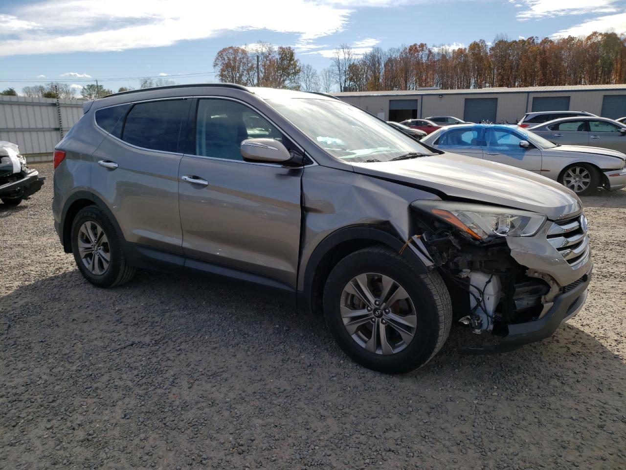 2015 Hyundai Santa Fe VIN 5XYZU3LB7FG304259 Copart auction photo, front end damage thumbnail 4