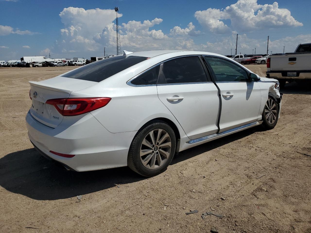 2015 Hyundai Sonata VIN 5NPE34AF7FH028266 Copart auction photo, front end / minor dent/scratches damage thumbnail 3