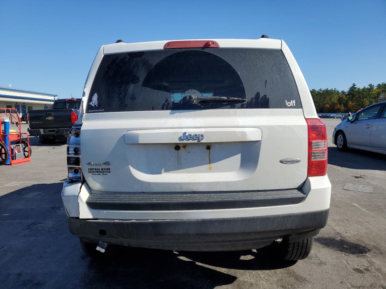 2011 Jeep Liberty (Patriot) VIN 1J4NF1GB3BD276955 Copart auction photo, front end / rear end damage thumbnail 6