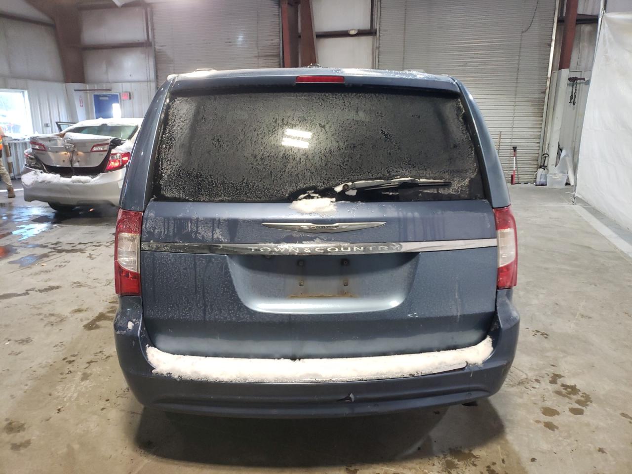 2011 Chrysler Town & Country VIN 2A4RR8DG2BR799415 Copart auction photo, front end / minor dent/scratches damage thumbnail 6