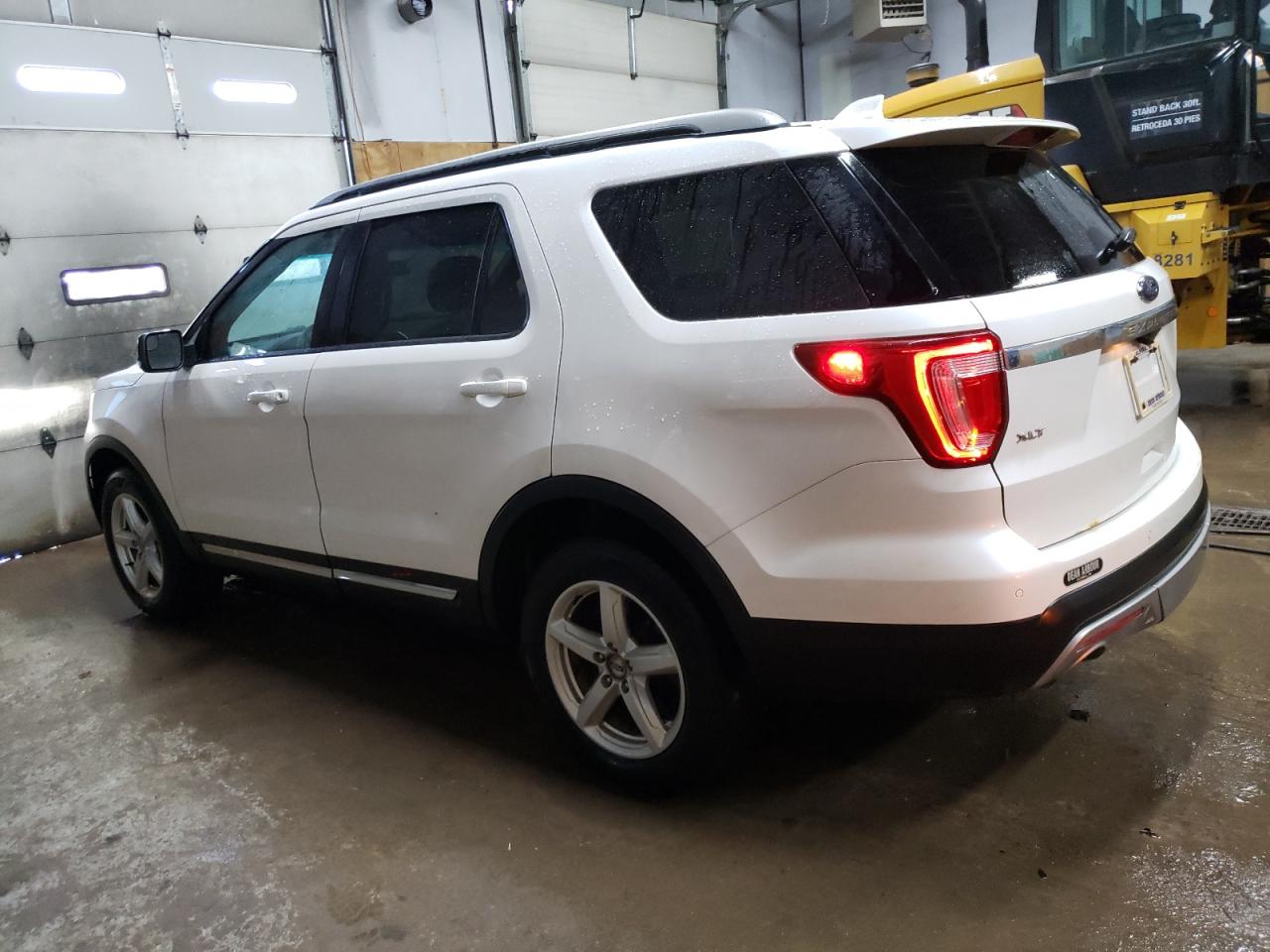 2016 Ford Explorer VIN 1FM5K8D82GGB51353 Copart auction photo, front end / minor dent/scratches damage thumbnail 2