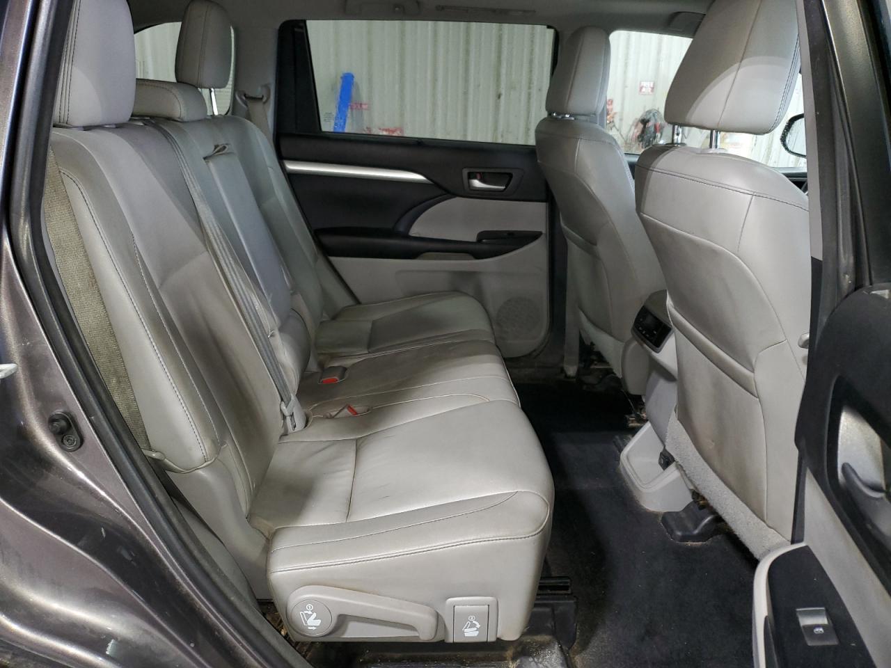 2015 Toyota Highlander VIN 5TDJKRFH6FS204601 Copart auction photo, front end damage thumbnail 11