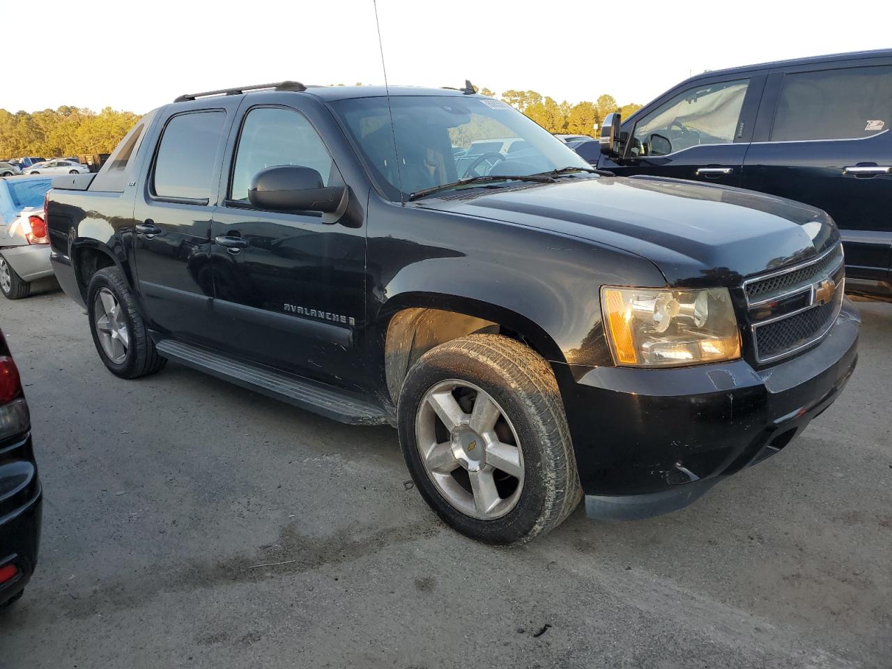 2007 Chevrolet Avalanche VIN 3GNFK12367G133487 Copart auction photo, rear end damage thumbnail 4
