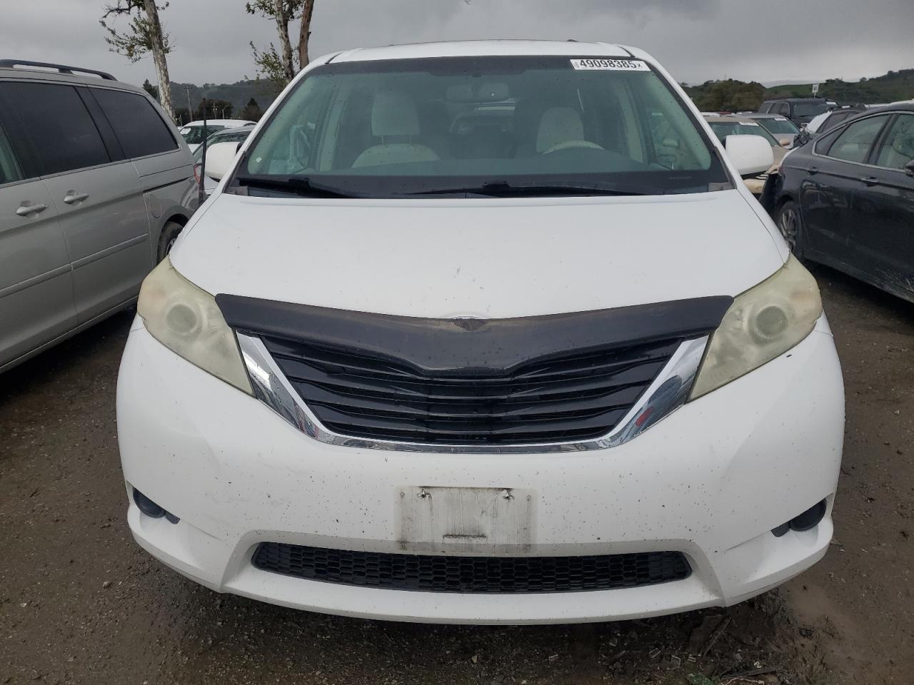 2011 Toyota Sienna VIN 5TDKK3DC3BS137376 Copart auction photo, rear end damage thumbnail 5