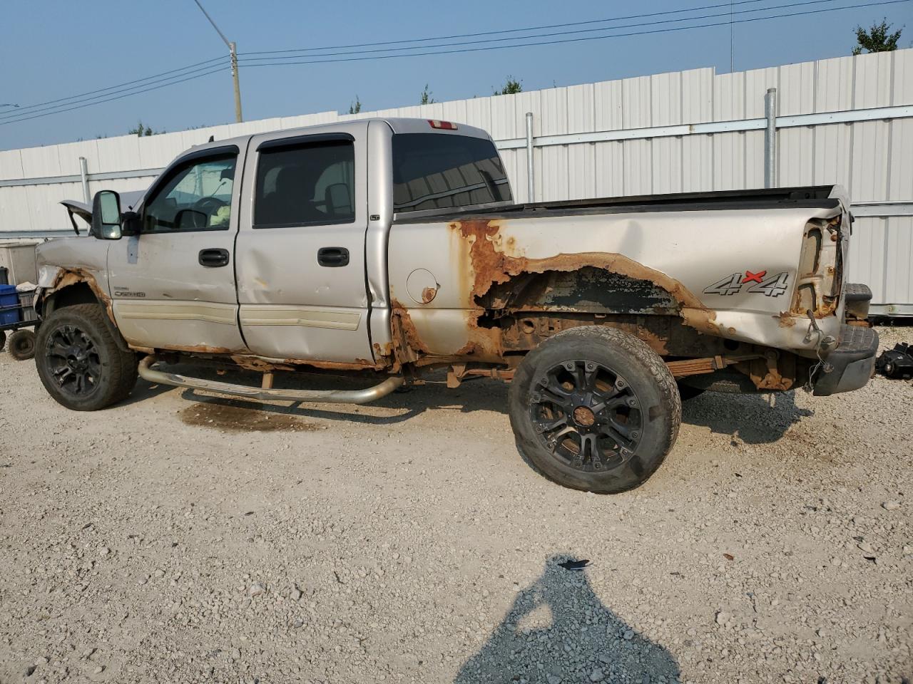 2006 Chevrolet Silverado VIN 1GCHK23D46F190091 Copart auction photo, front end / undercarriage damage thumbnail 2