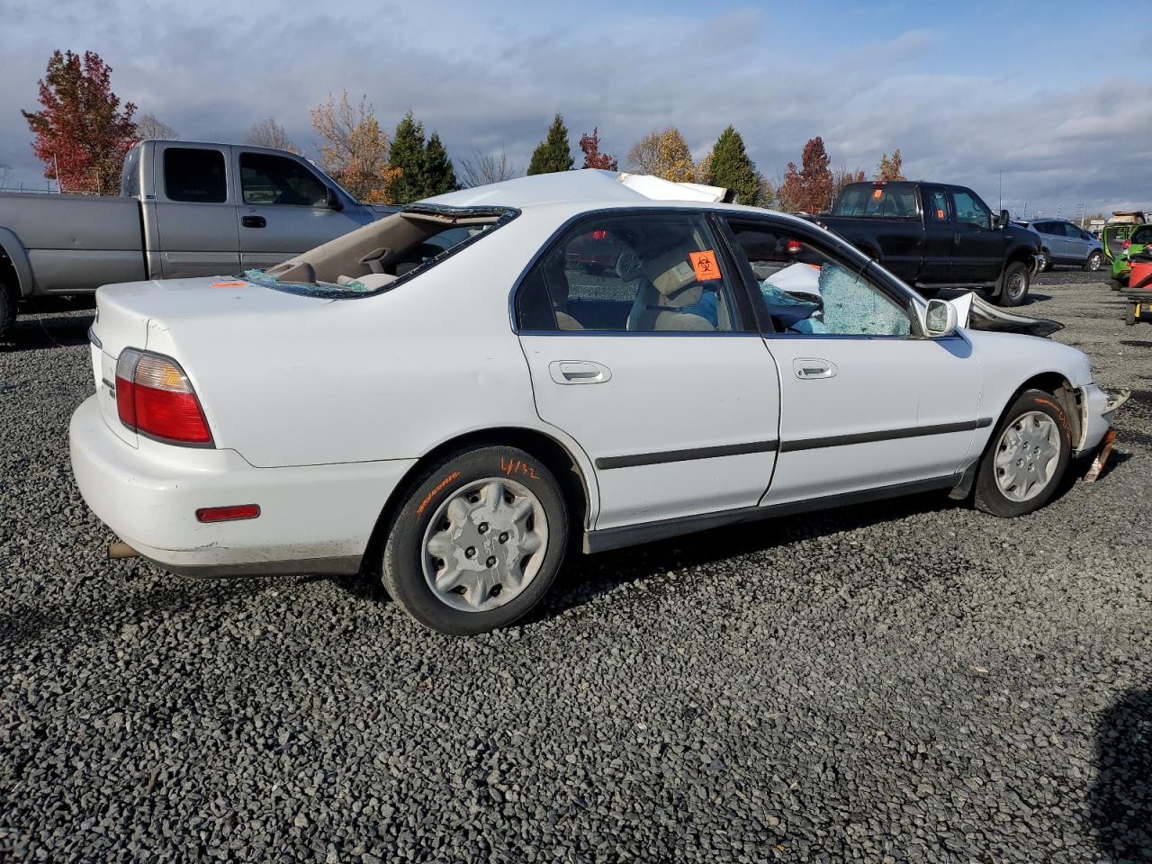 1996 Honda Accord VIN 1HGCD5633TA083164 Copart auction photo, all over damage thumbnail 3