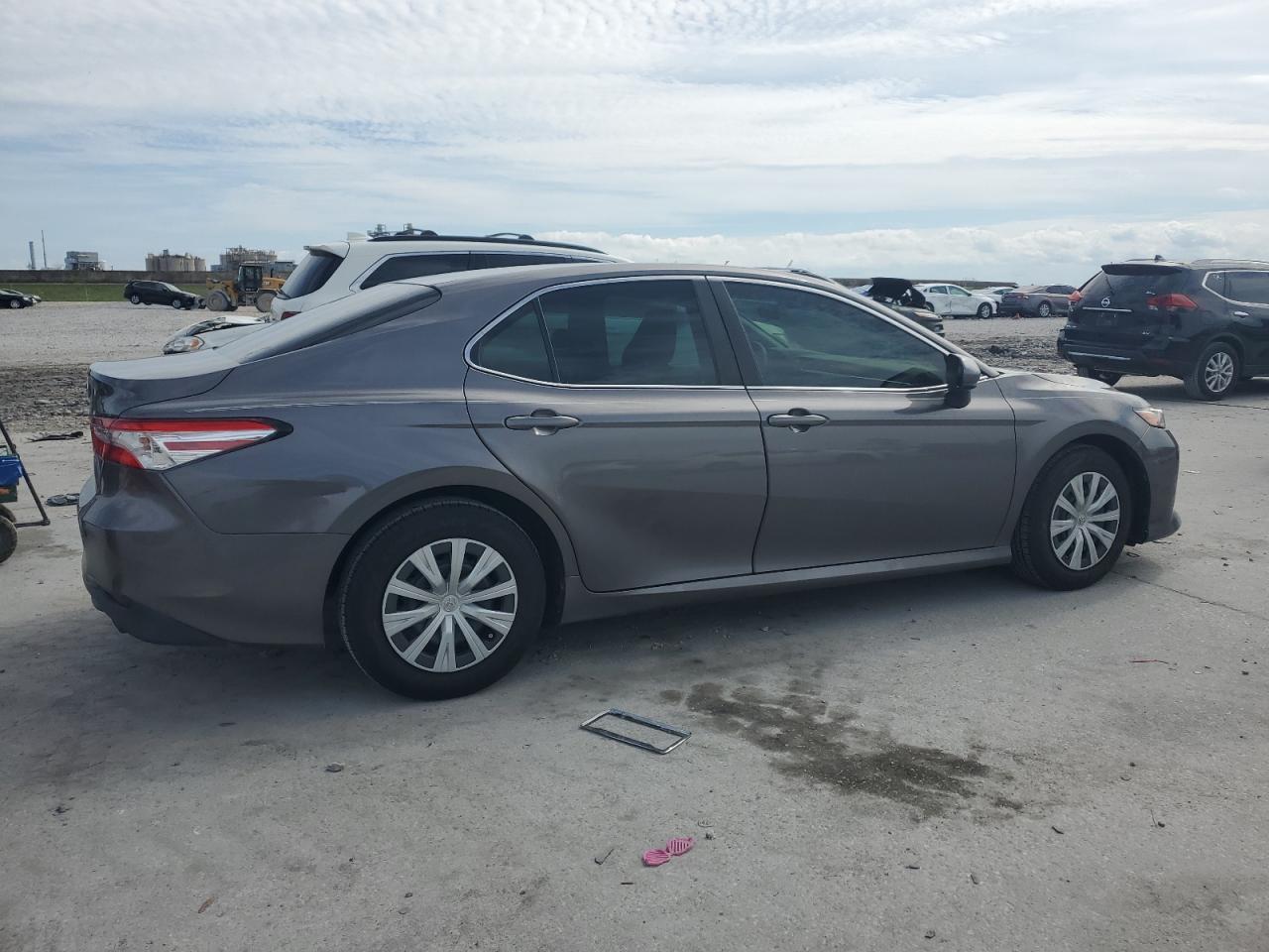 2018 Toyota Camry VIN 4T1B11HK3JU070163 Copart auction photo, side / rear end damage thumbnail 3
