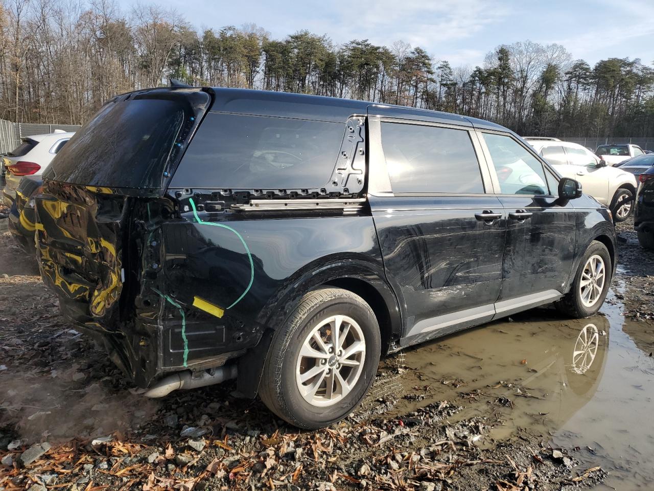 2022 KIA Carnival VIN KNDNB4H30N6106992 Copart auction photo, rear end damage thumbnail 3