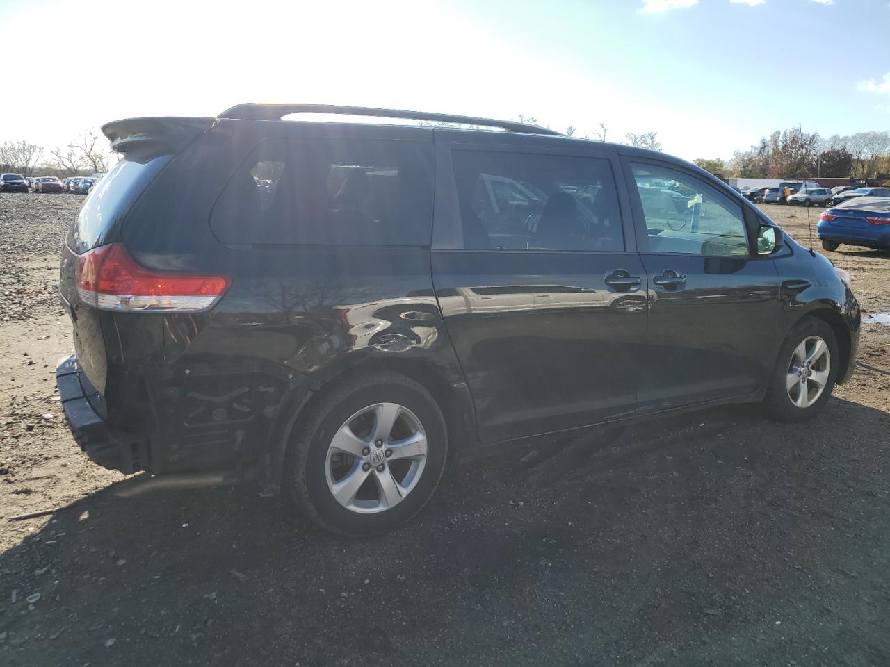 2014 Toyota Sienna VIN 5TDKK3DC2ES526921 Copart auction photo, rear end / minor dent/scratches damage thumbnail 3