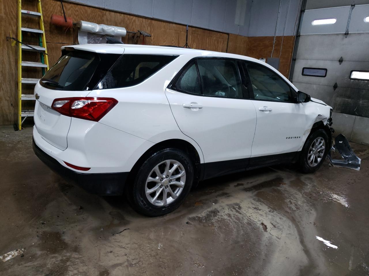 2019 Chevrolet Equinox VIN 3GNAXHEV8KS569684 Copart auction photo, front end / minor dent/scratches damage thumbnail 3