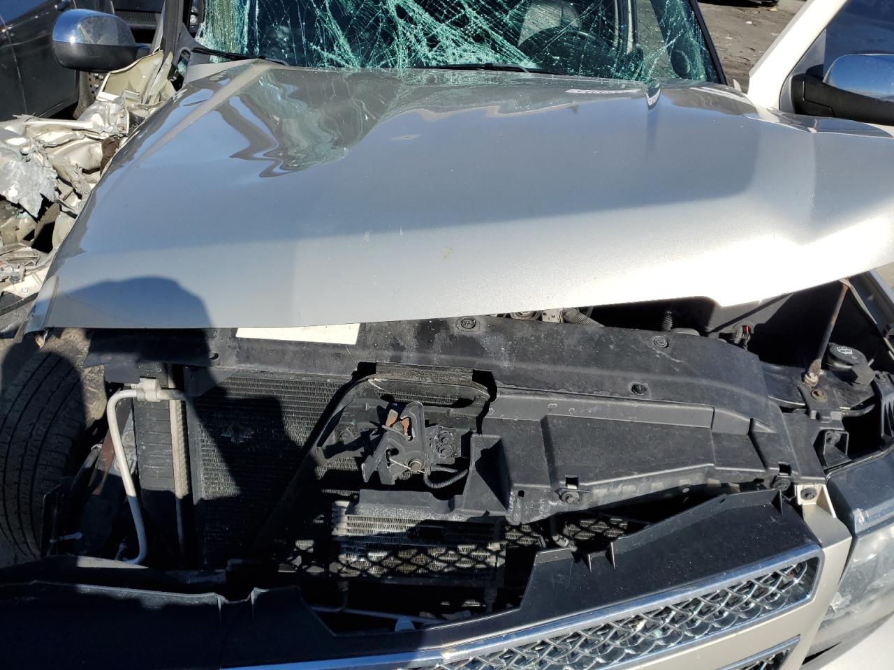 2013 Chevrolet Suburban VIN 1GNSCKE03DR186954 Copart auction photo, front end / side damage thumbnail 12