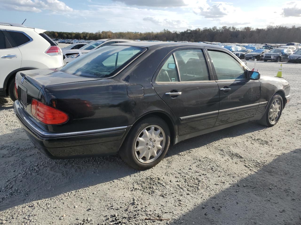 1998 Mercedes-Benz E-klasse VIN WDBJF65F8WA519298 Copart auction photo, water/flood / minor dent/scratches damage thumbnail 3