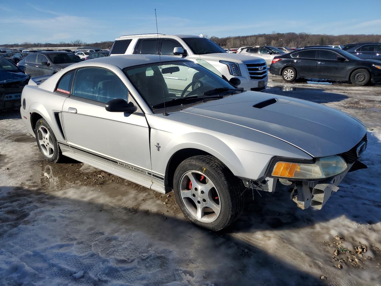 2000 Ford Mustang VIN 1FAFP4042YF259569 Copart auction photo, front end damage thumbnail 4