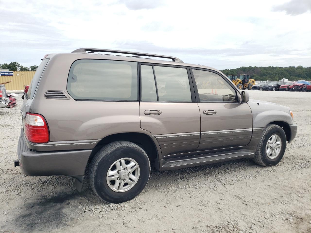 2000 Lexus LX VIN JT6HT00W6Y0109757 Copart auction photo, minor dent/scratches damage thumbnail 3