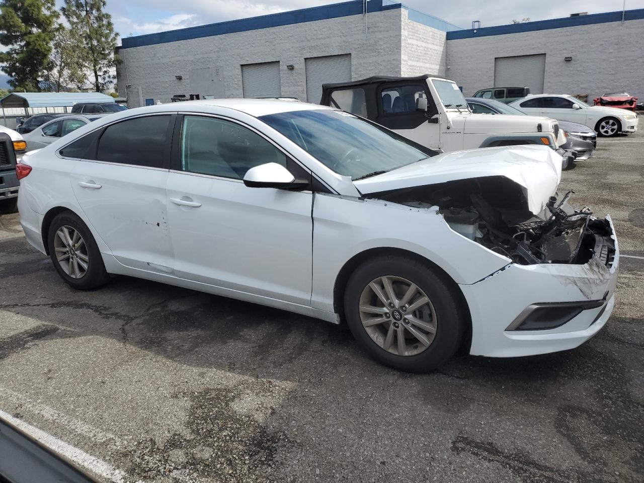2017 Hyundai Sonata VIN 5NPE24AF3HH460780 Copart auction photo, front end / side damage thumbnail 4