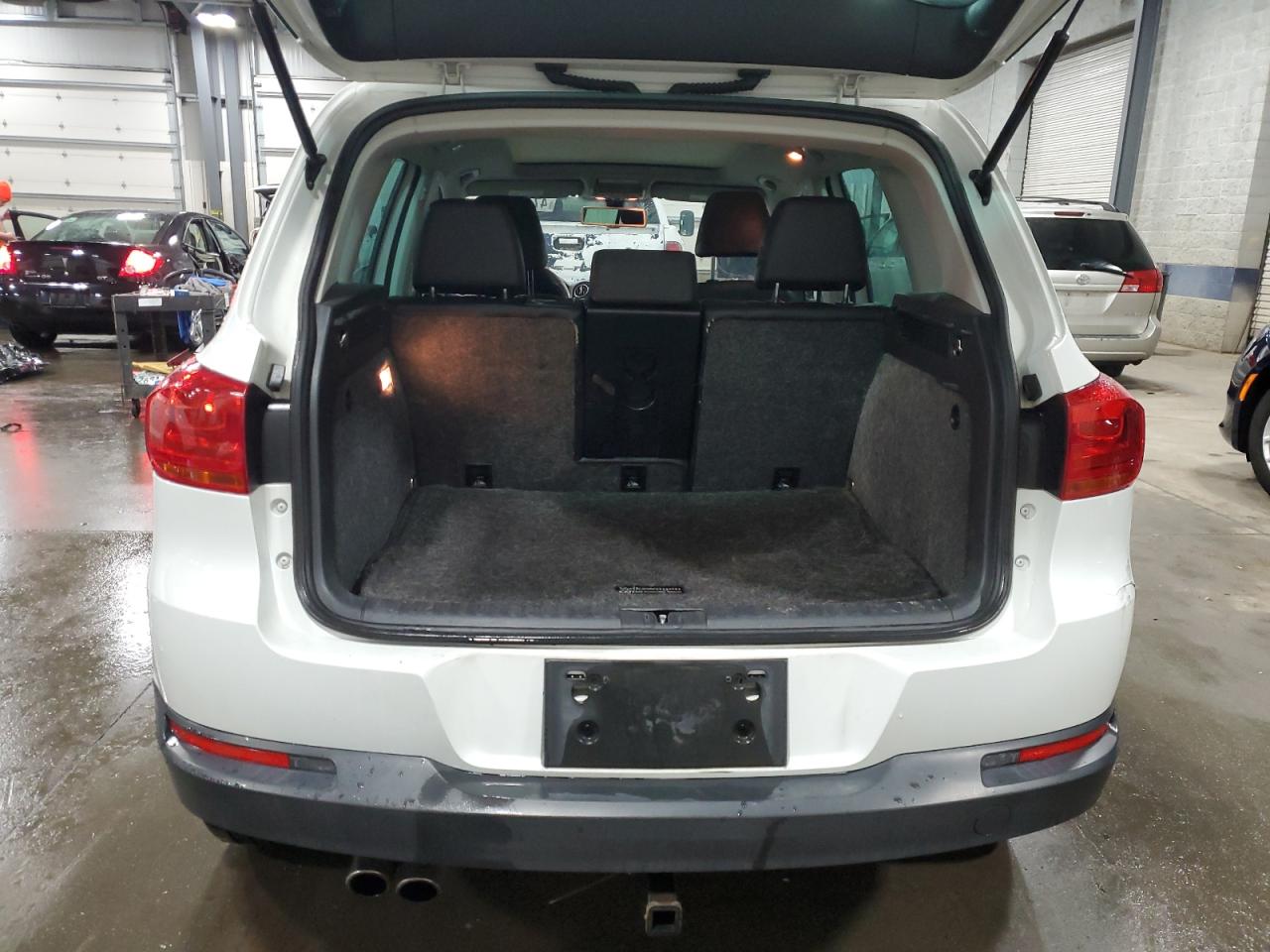 2016 Volkswagen Tiguan VIN WVGBV7AX9GW579555 Copart auction photo, front end / rear end damage thumbnail 6