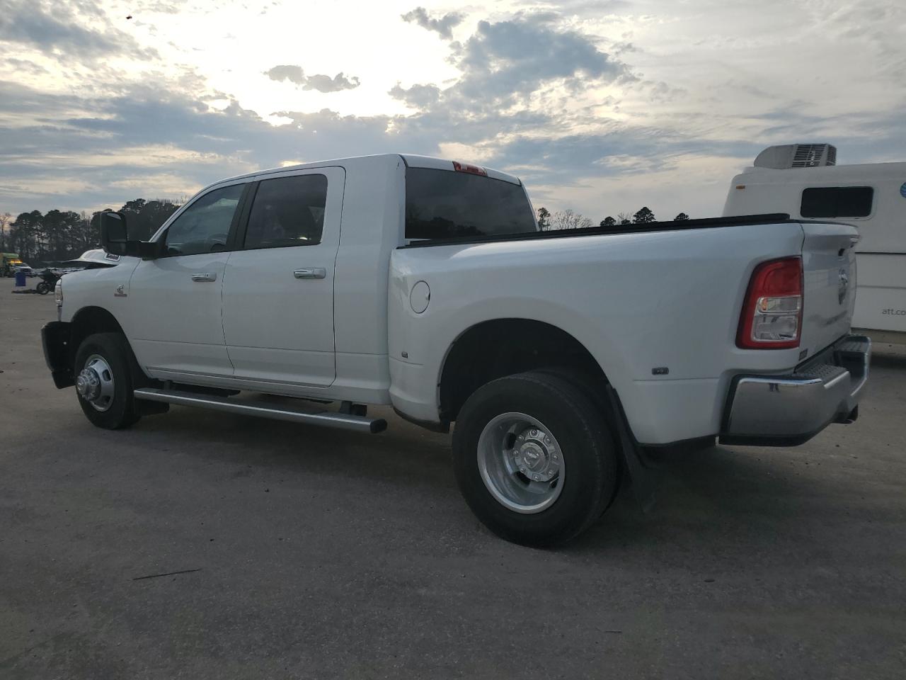 2019 RAM 3500 VIN 3C63RRLL5KG580607 Copart auction photo, front end / rear end damage thumbnail 2