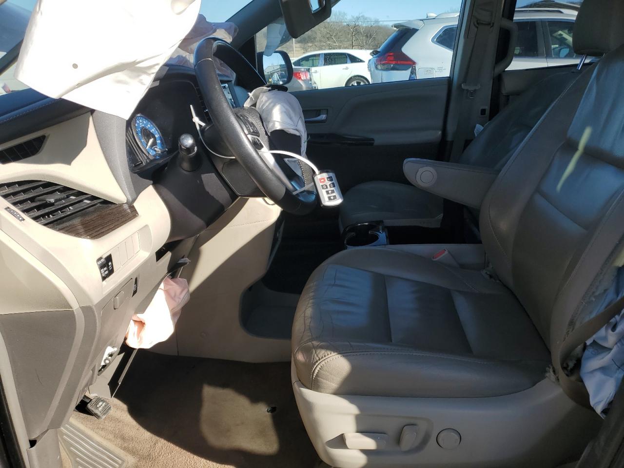 2018 Toyota Sienna VIN 5TDYZ3DC8JS929110 Copart auction photo, front end / minor dent/scratches damage thumbnail 7