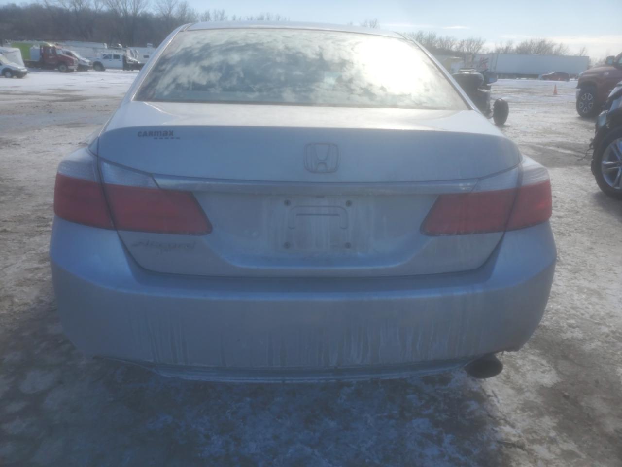2015 Honda Accord VIN 1HGCR2F33FA093360 Copart auction photo, side / minor dent/scratches damage thumbnail 6