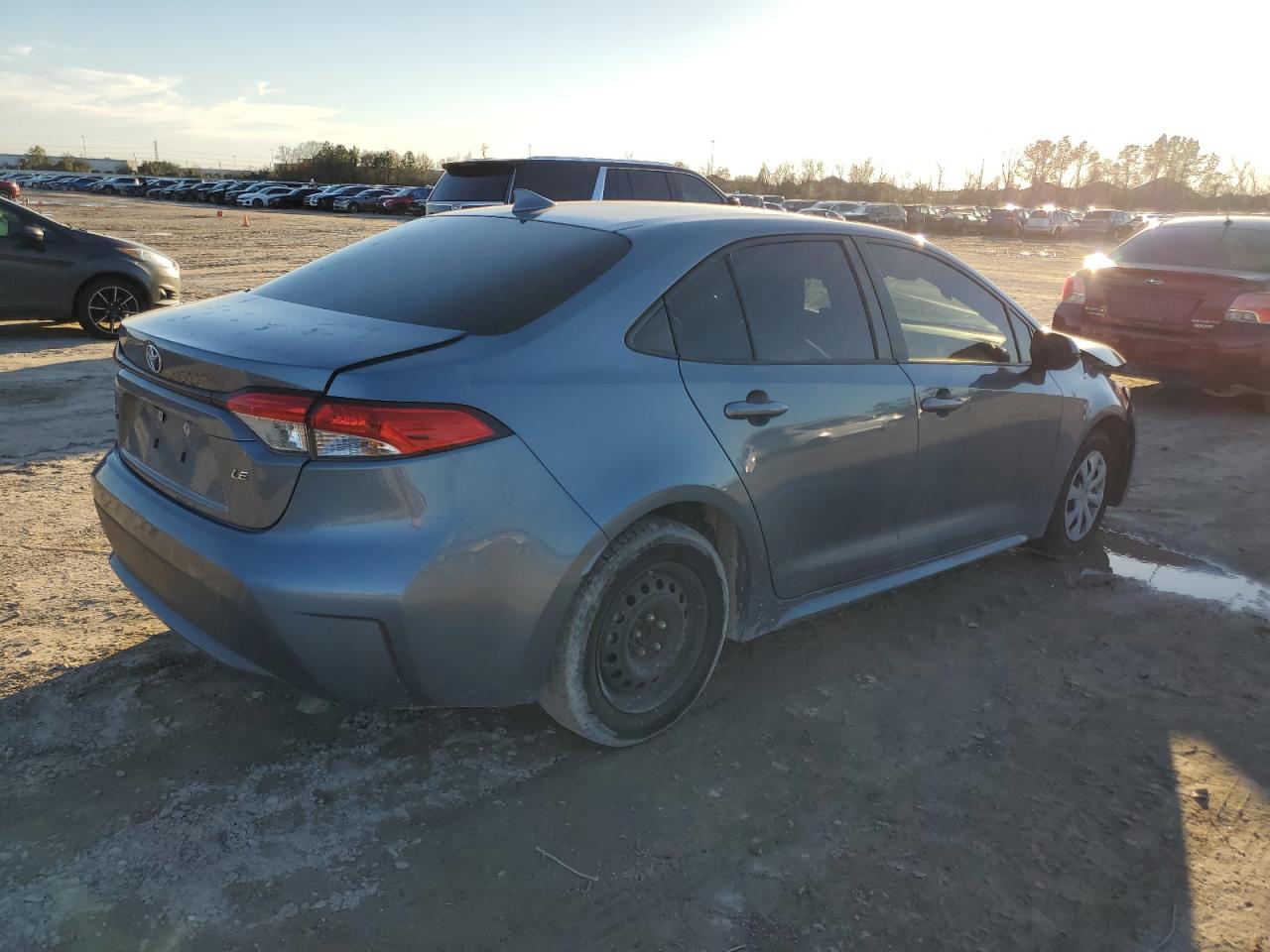 2020 Toyota Corolla VIN JTDEPRAE8LJ025050 Copart auction photo, front end / side damage thumbnail 3