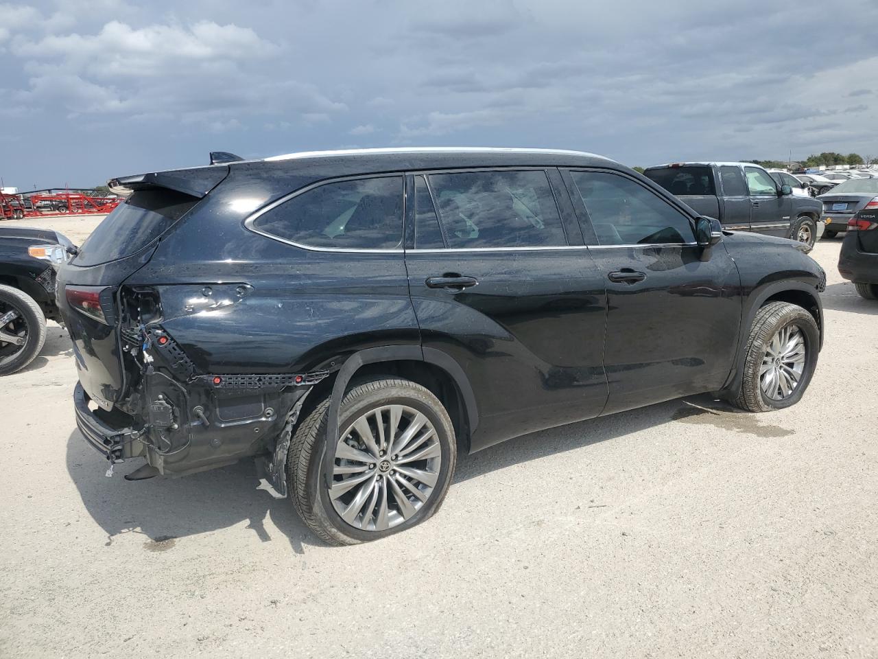 2022 Toyota Highlander VIN 5TDFZRAH5NS109180 Copart auction photo, rear end / front end damage thumbnail 3