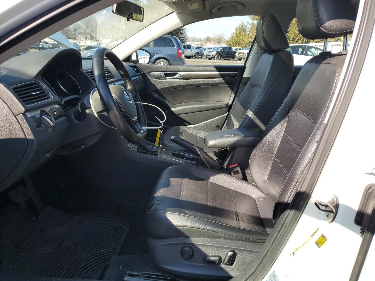 2016 Volkswagen Passat VIN 1VWBT7A38GC032475 Copart auction photo, minor dent/scratches damage thumbnail 7