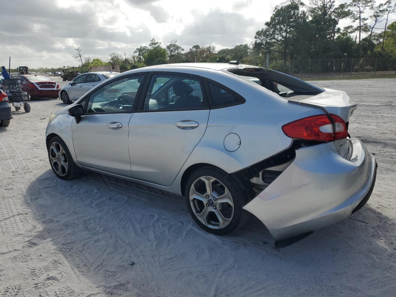2013 Ford Fiesta VIN 3FADP4BJ5DM207020 Copart auction photo, rear end / minor dent/scratches damage thumbnail 2