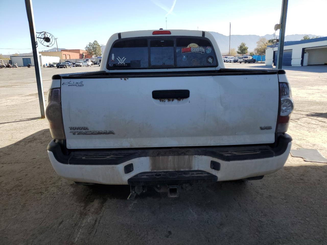 2011 Toyota Tacoma VIN 3TMLU4EN2BM063775 Copart auction photo, front end / rear end damage thumbnail 6