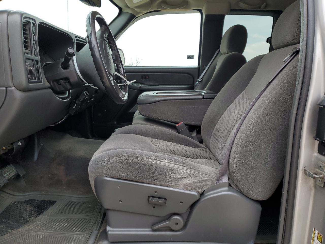 2006 Chevrolet Silverado VIN 2GCEK19B761111443 Copart auction photo, minor dent/scratches / normal wear damage thumbnail 7