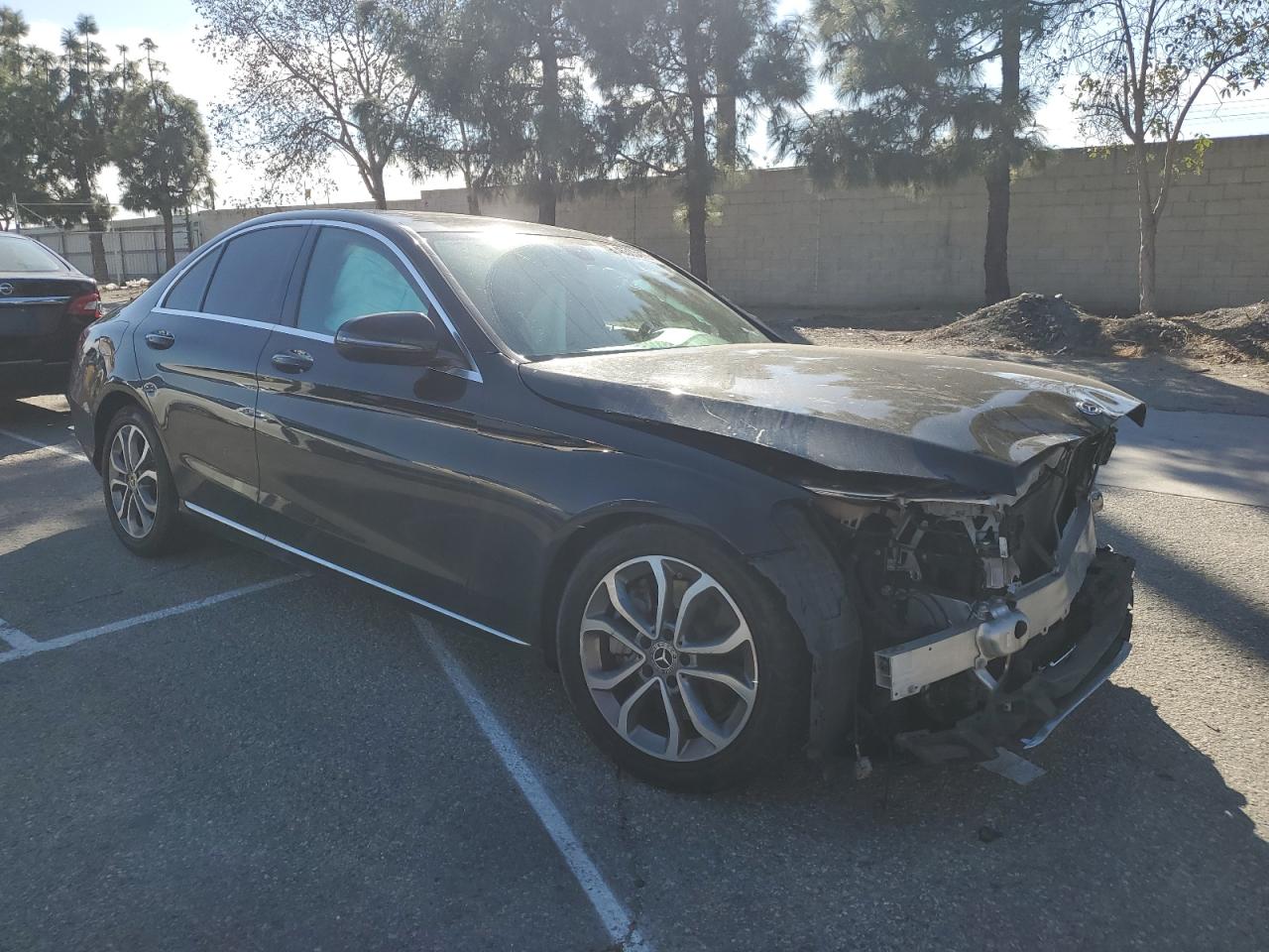 2018 Mercedes-Benz C-klasse VIN 55SWF4JB8JU241015 Copart auction photo, front end damage thumbnail 4